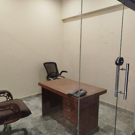 Hotel Crown Plaza, Near Karachi Airport, Darul Sehat Hospital, Dow, Agha Khan And Liaqat Hospital Esterno foto