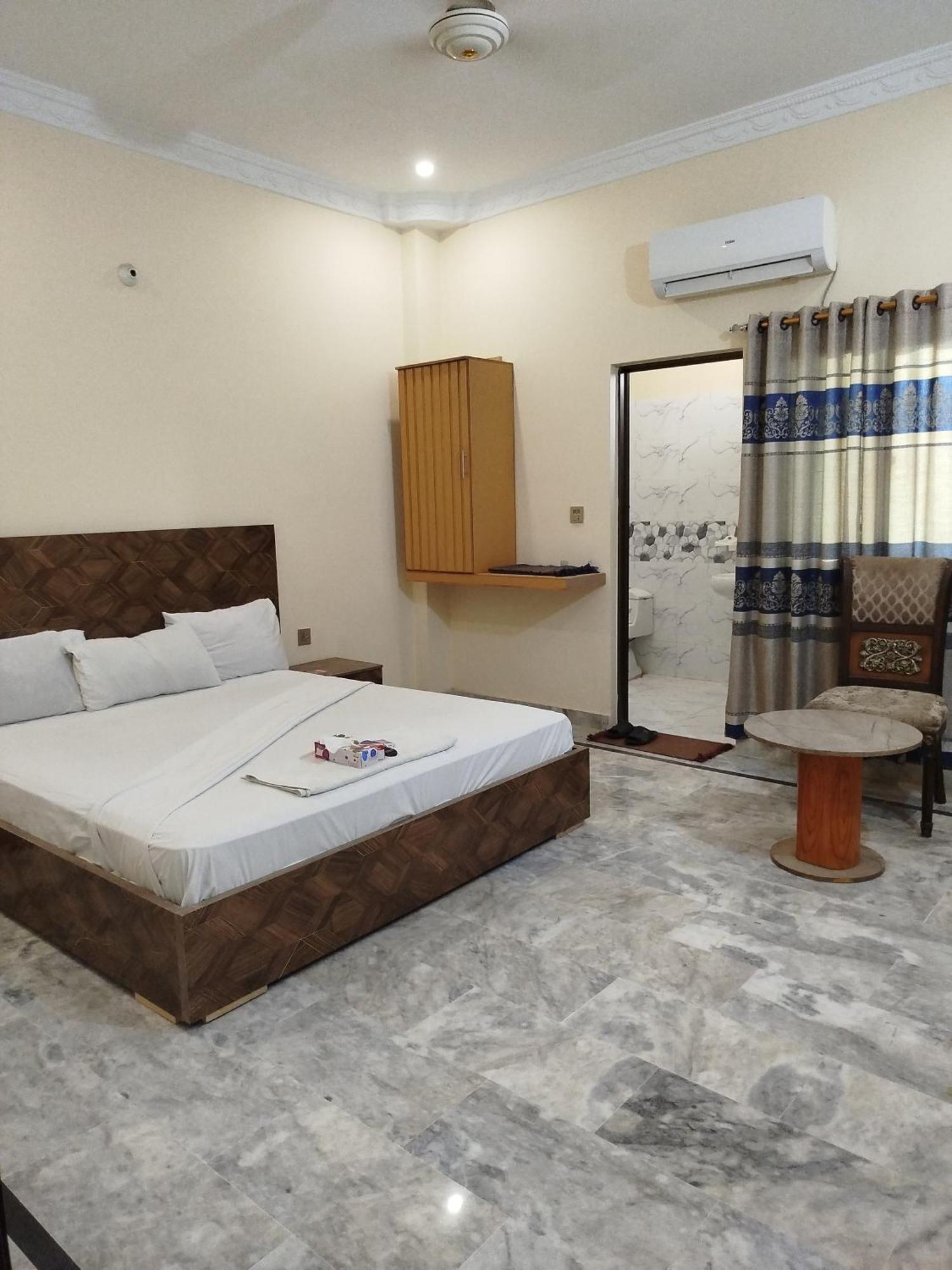 Hotel Crown Plaza, Near Karachi Airport, Darul Sehat Hospital, Dow, Agha Khan And Liaqat Hospital Esterno foto
