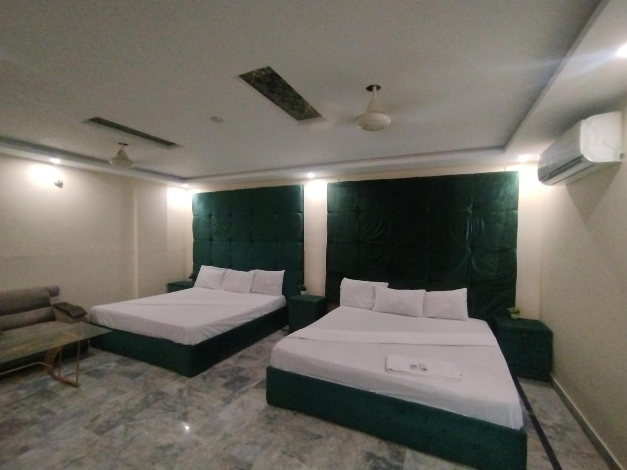 Hotel Crown Plaza, Near Karachi Airport, Darul Sehat Hospital, Dow, Agha Khan And Liaqat Hospital Esterno foto