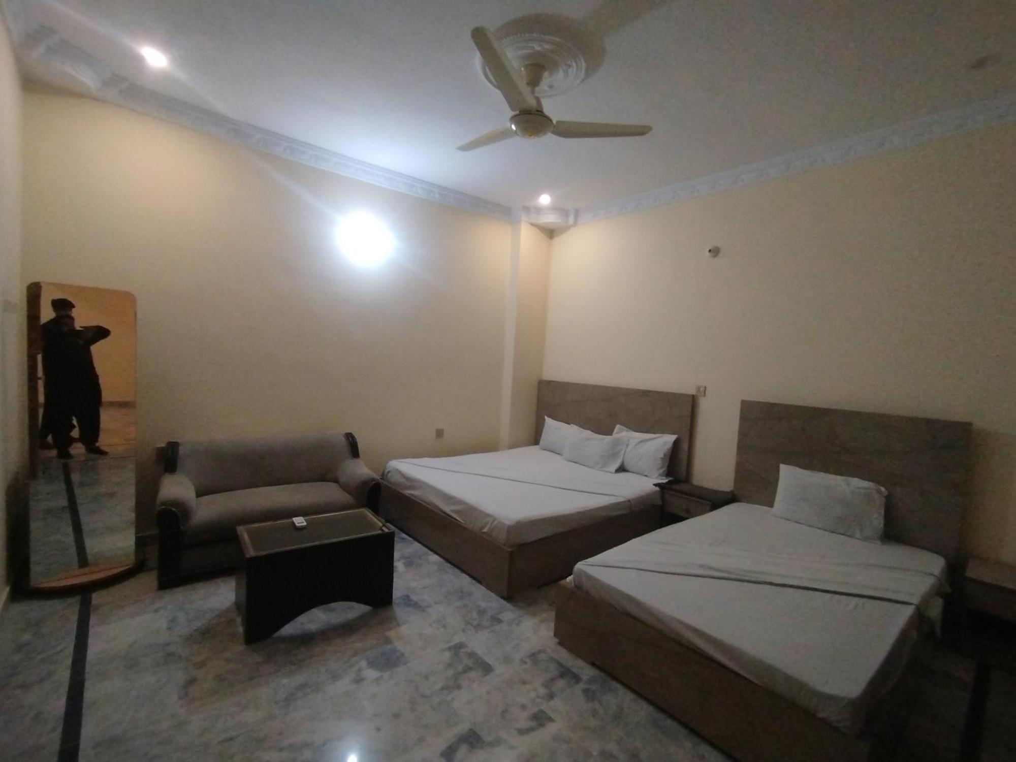 Hotel Crown Plaza, Near Karachi Airport, Darul Sehat Hospital, Dow, Agha Khan And Liaqat Hospital Esterno foto