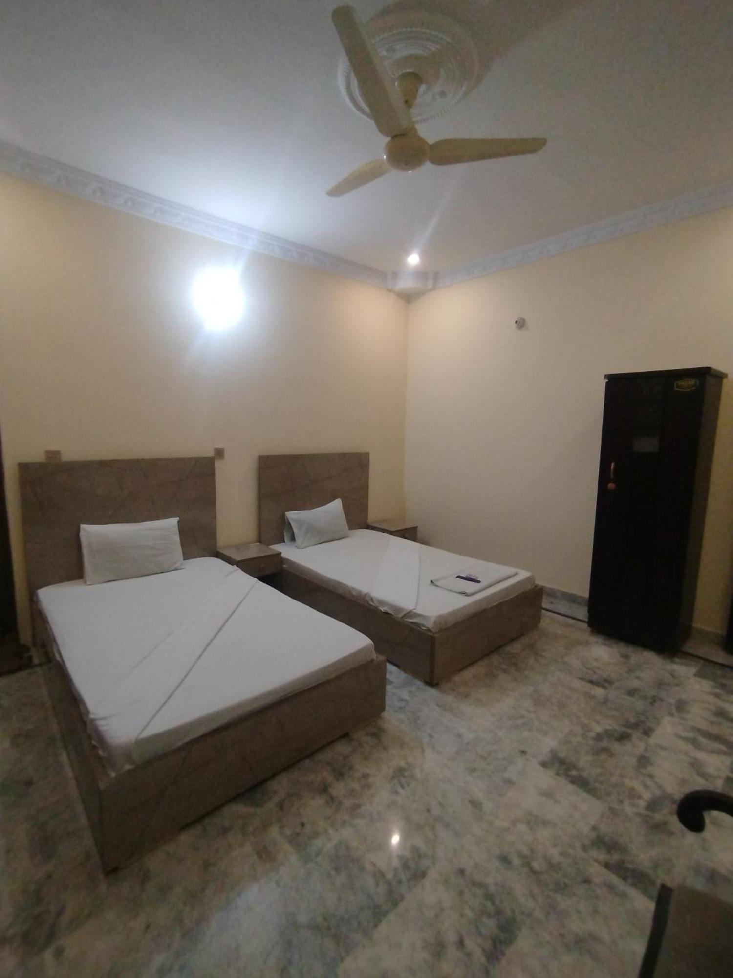 Hotel Crown Plaza, Near Karachi Airport, Darul Sehat Hospital, Dow, Agha Khan And Liaqat Hospital Esterno foto