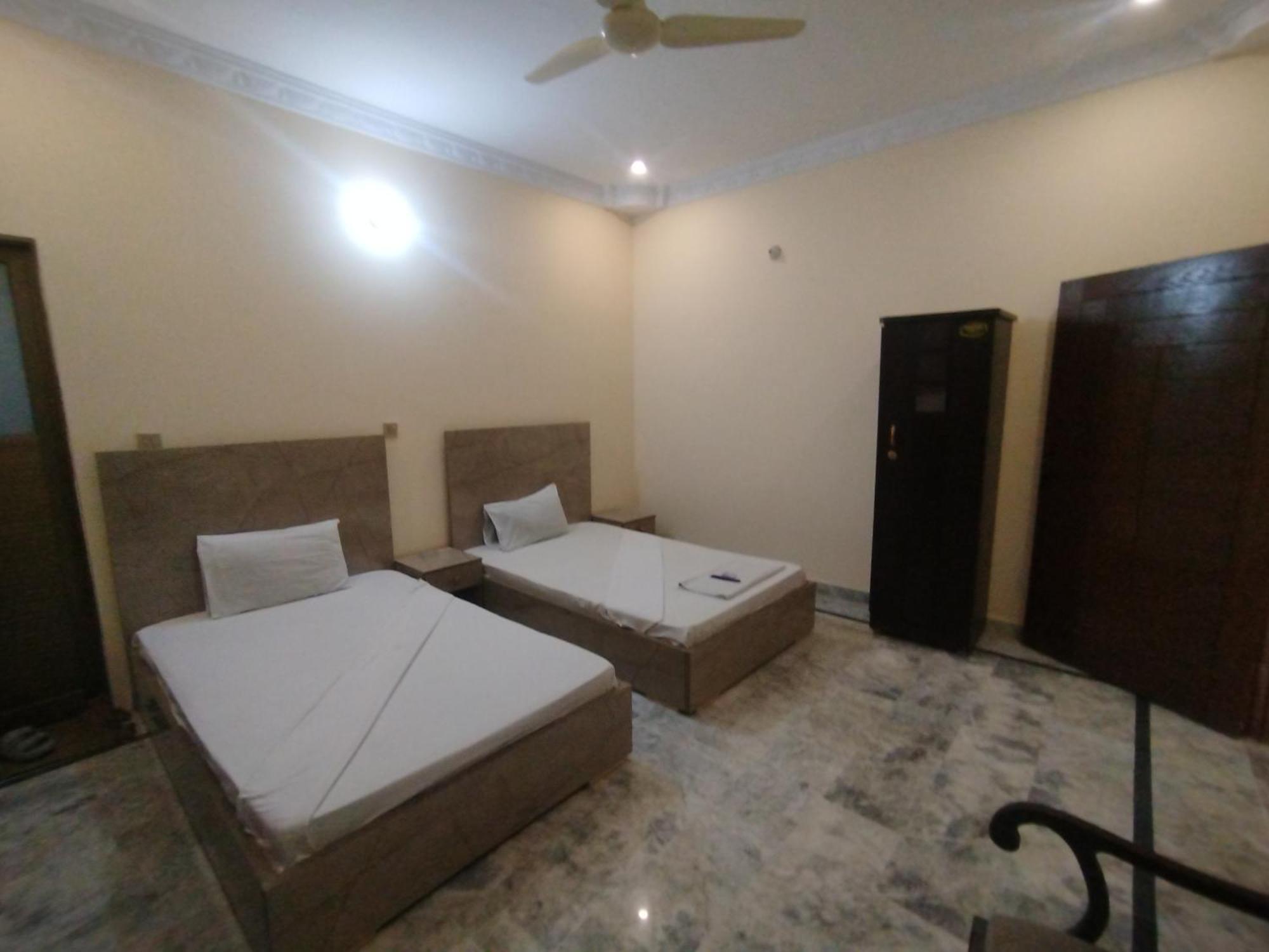 Hotel Crown Plaza, Near Karachi Airport, Darul Sehat Hospital, Dow, Agha Khan And Liaqat Hospital Esterno foto