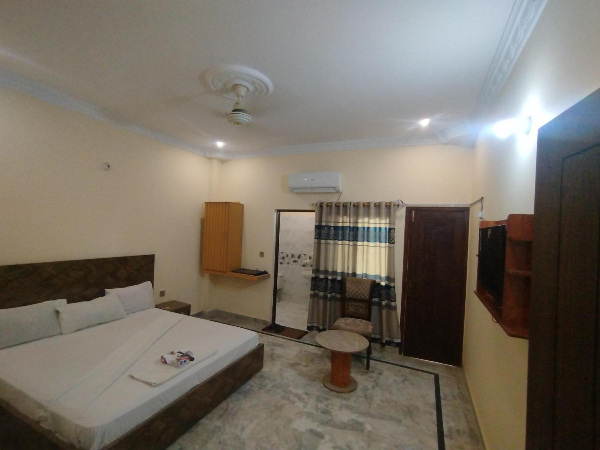 Hotel Crown Plaza, Near Karachi Airport, Darul Sehat Hospital, Dow, Agha Khan And Liaqat Hospital Esterno foto