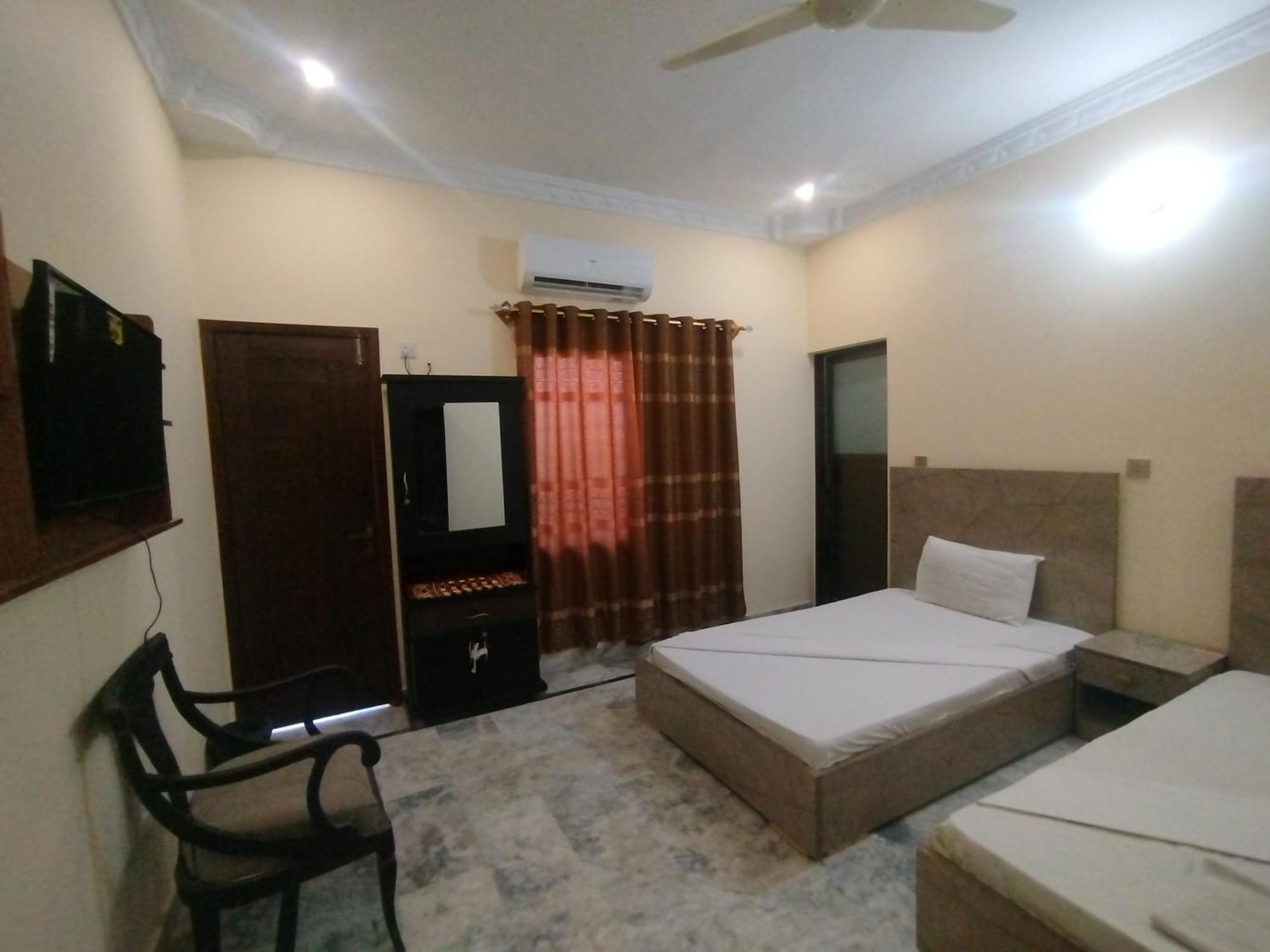 Hotel Crown Plaza, Near Karachi Airport, Darul Sehat Hospital, Dow, Agha Khan And Liaqat Hospital Esterno foto