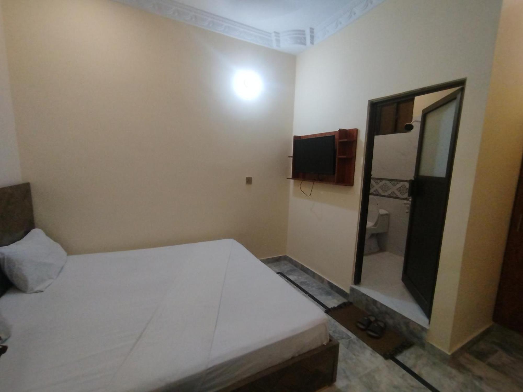 Hotel Crown Plaza, Near Karachi Airport, Darul Sehat Hospital, Dow, Agha Khan And Liaqat Hospital Esterno foto