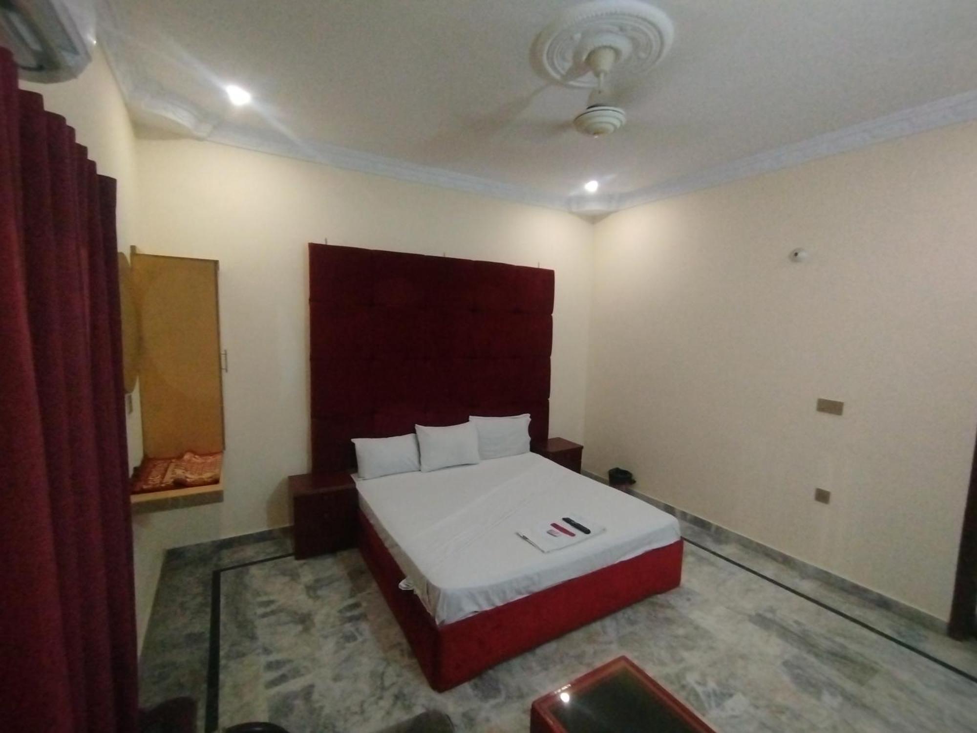 Hotel Crown Plaza, Near Karachi Airport, Darul Sehat Hospital, Dow, Agha Khan And Liaqat Hospital Esterno foto