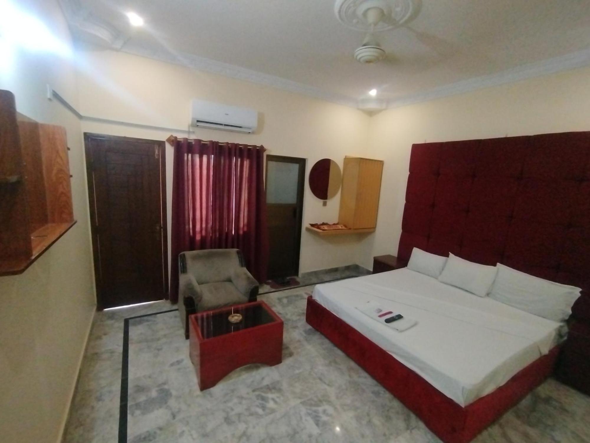Hotel Crown Plaza, Near Karachi Airport, Darul Sehat Hospital, Dow, Agha Khan And Liaqat Hospital Esterno foto